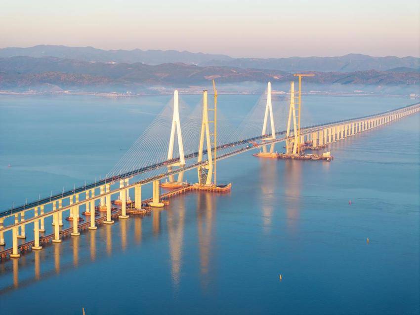 【交通强国】国内首条市域（郊）铁路跨海大桥合龙.docx