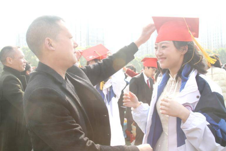 天门中学举行2025届学生成人仪式暨高考誓师大会.docx