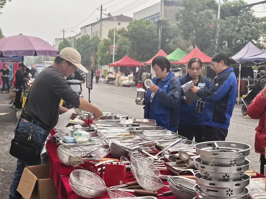=马家寨乡“逢十集市”火热开场，点燃乡村振兴新引擎.docx