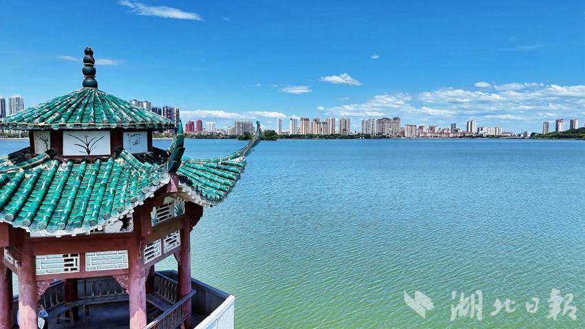 嘉鱼：山水一幅画 城在水一方(1).docx