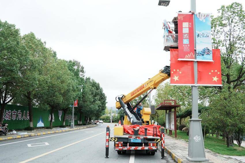 聚焦盛会筹备.docx