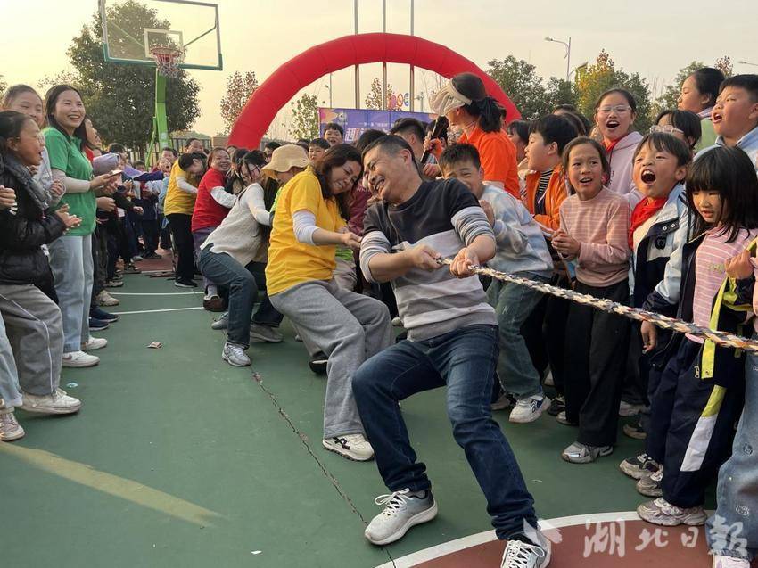 鄂州市杨叶镇白沙小学师生趣味运动会圆满举行.docx