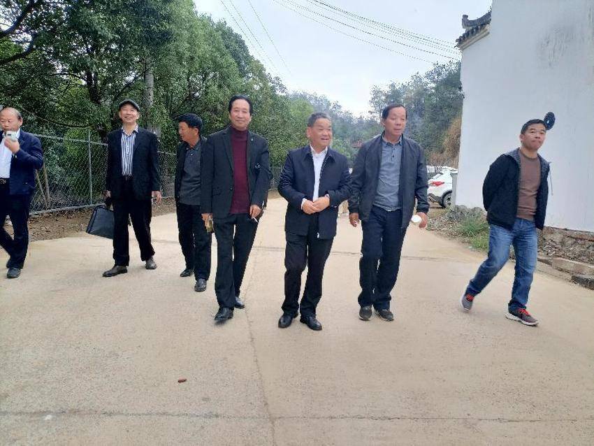 阳新县20位楹联家走进“仙湖画廊”.doc