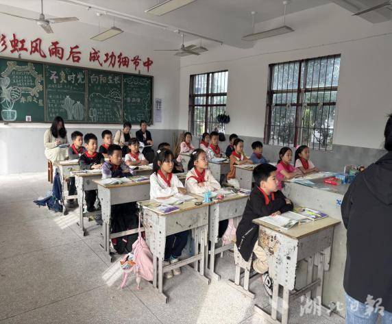 2025年秋畈雄小学教联体“课内比教学”赛课活动简报(1).docx