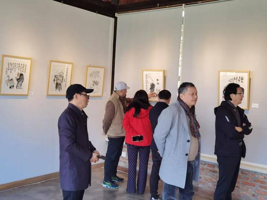 楚地丹青绘就智慧幽默新画卷 ——安陆水墨漫画展在得撒豆腐村美术馆开幕 - 湖北日报新闻客户端
