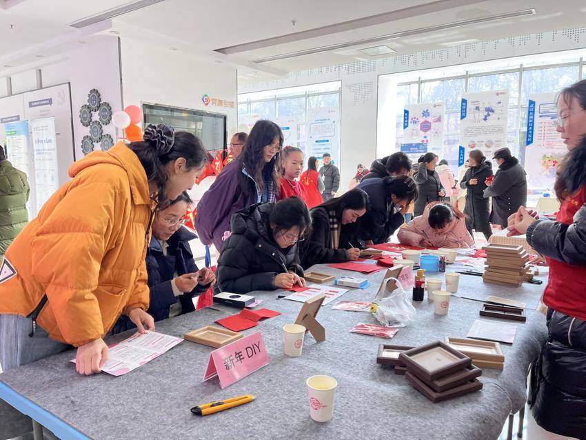 金马送福邻里乐 生物城社区新春游园会暖意浓.docx