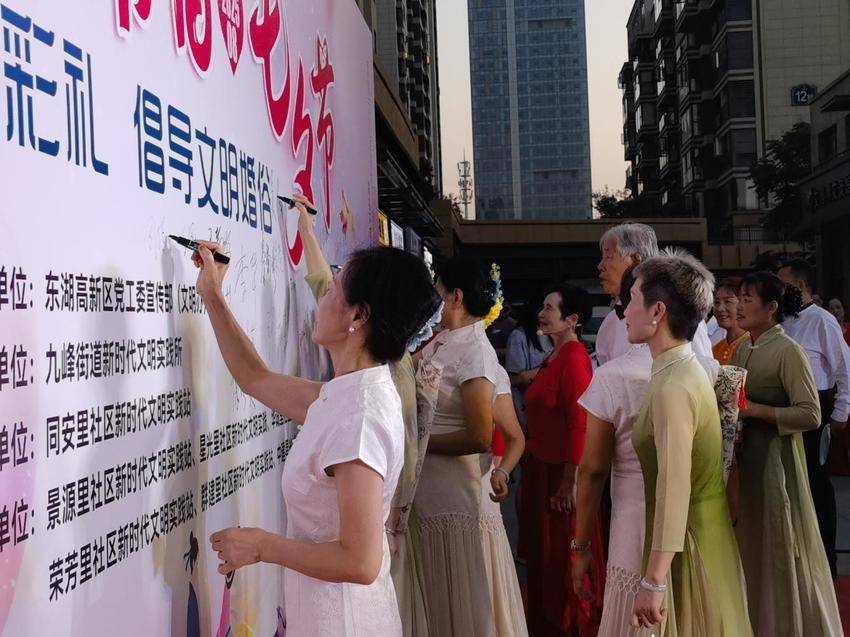 250827星河鹊桥映社区 文明新风润心田———九峰街道同安里社区成功举办七夕主题文艺晚会【九峰街道  通讯员  李莹 袁夏】.docx