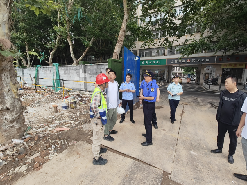 万松街道：持续深化扬尘治理专项整治行动，做好降尘先头兵7.18-.docx