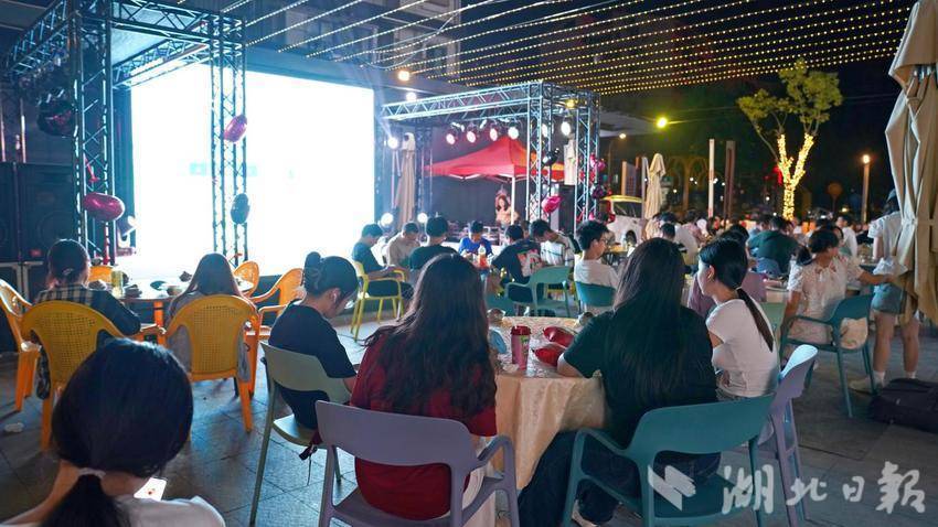 燃！这场活动点亮青年求职社交新场景.docx