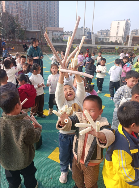 18  非遗“泡”出彩 ——泽林镇实验幼儿园师生动手炸泡果传承家乡味.docx