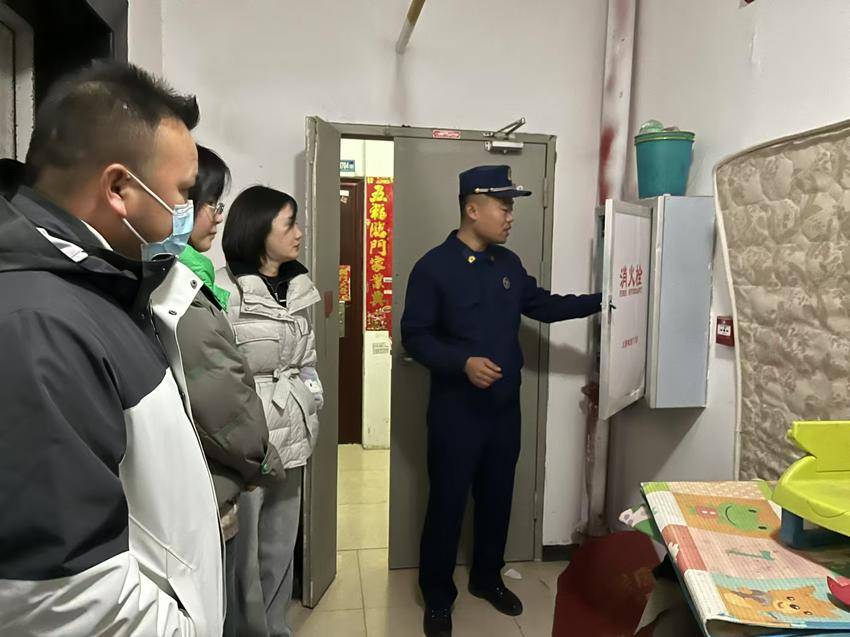 （葛店正街小型站的新春故事）新春走基层 当好守夜人11.doc