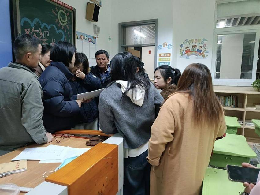 杨叶镇白沙小学成功举办2025学年秋季学期家长会.docx