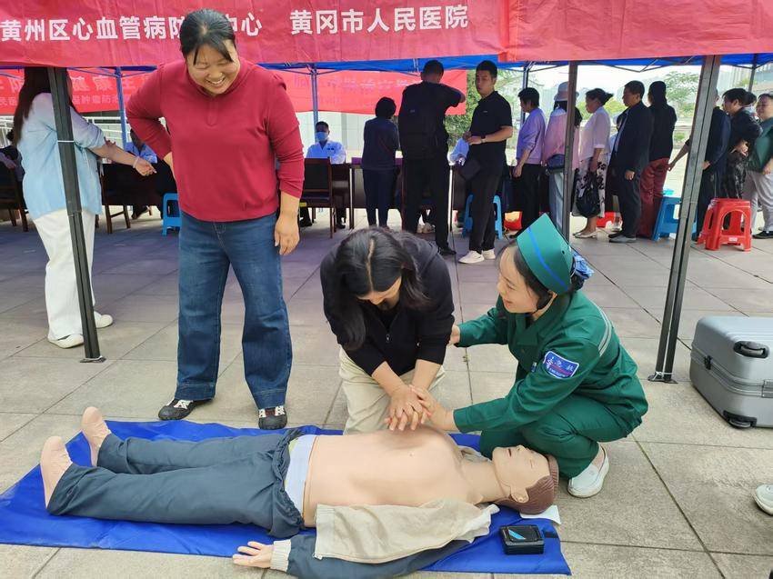 2025.4.11-黄州区龙王山社区开展“春日暖阳·银龄健康”义诊行动 为老年人送上“健康大礼包”.docx