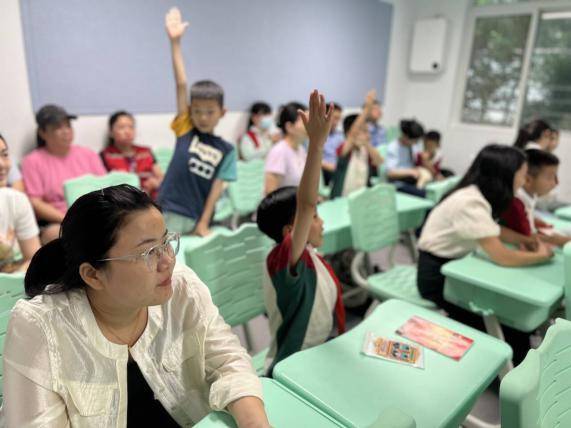 11个，青山区街道社工站打造“家门口”的服务.docx
