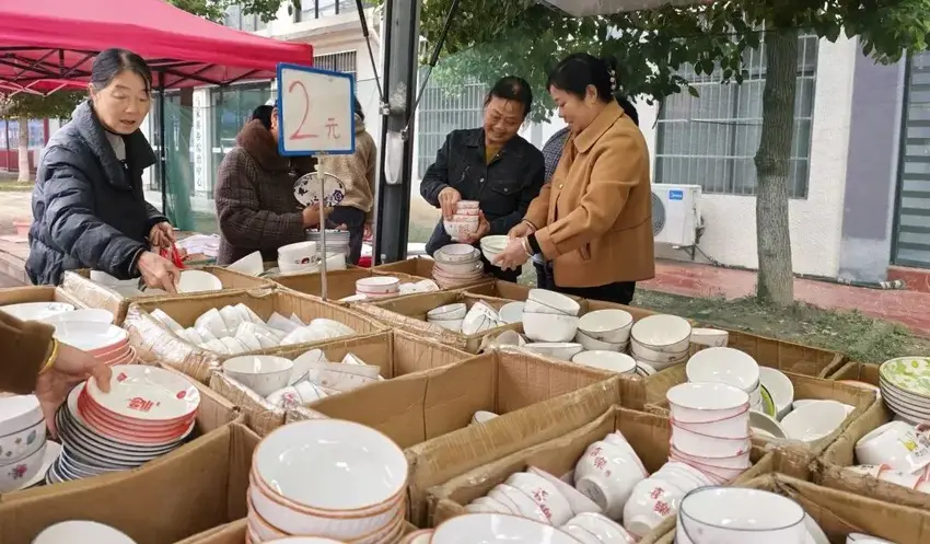 =马家寨乡“逢十集市”火热开场，点燃乡村振兴新引擎.docx