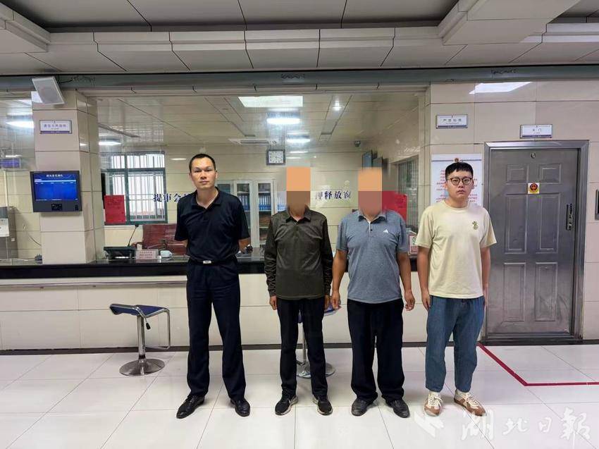 沙窝派出所雷霆出击 成功破获一起非法盗挖土石方案件(1).docx