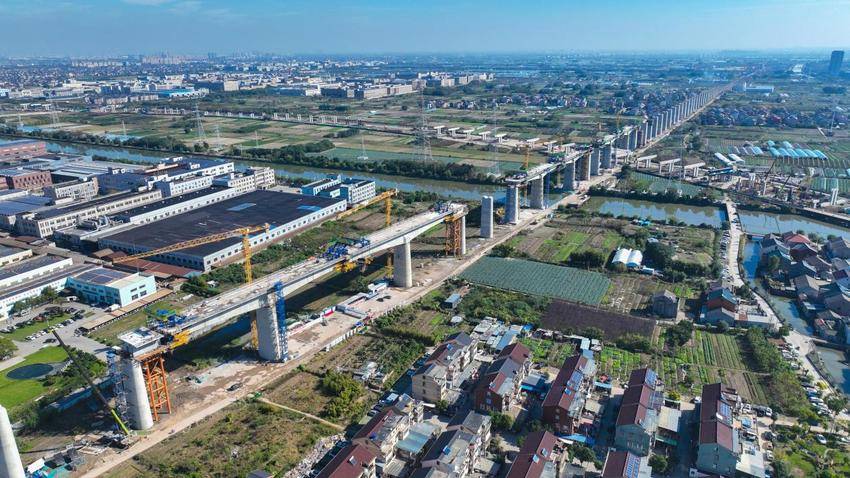 【交通强国】中交二航局通苏嘉甬高铁慈溪特大桥上演高空“双合龙”.docx