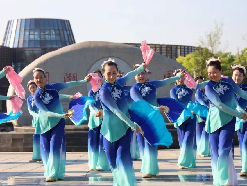 欢度国庆(通稿）1.docx