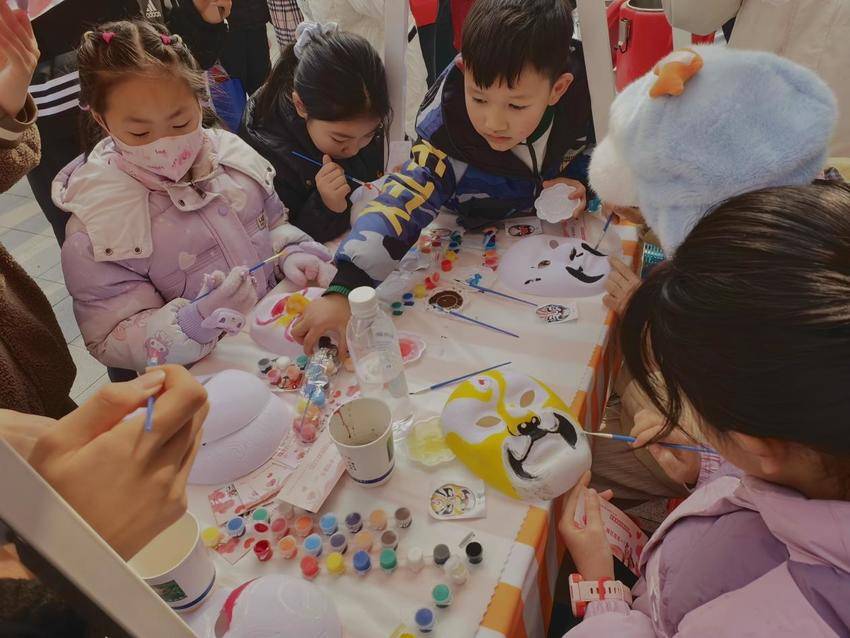 2.4三弓路社区——翰墨飘香传温情.docx