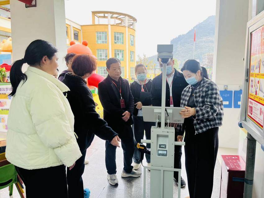 （稿子）竹溪縣水坪鎮中心幼兒園：“兩代表一委員”督導校園餐，筑牢幼兒健康防線.doc