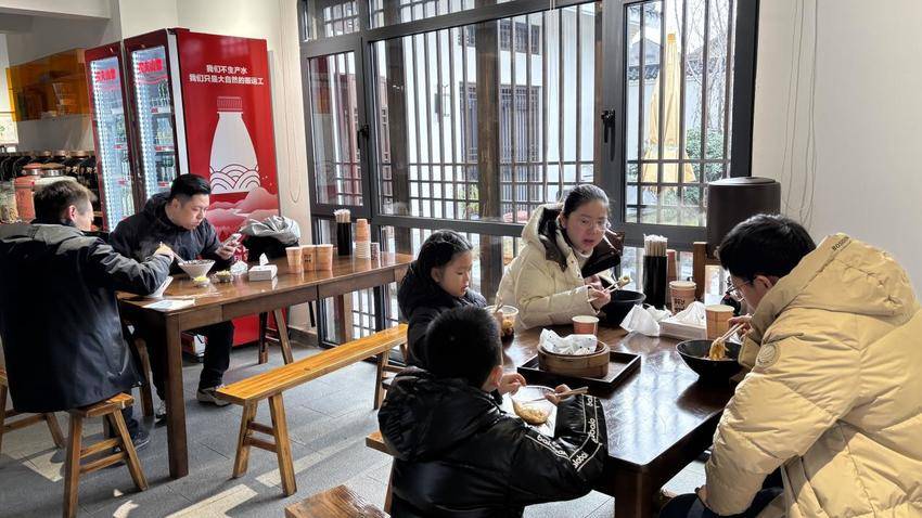 1.2烟火升腾年味浓 三义老街焕新颜.docx