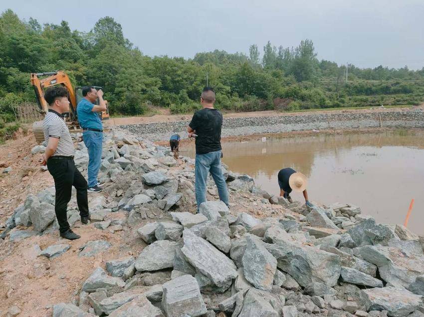 况家畈村塘堰整治新闻稿.docx