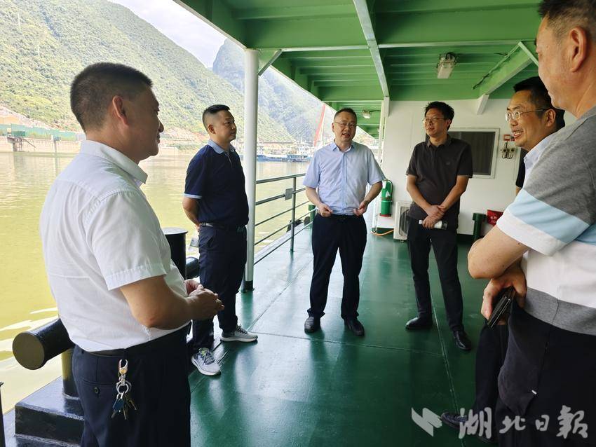 汛期安全督导助力兴山港航建设养护.docx