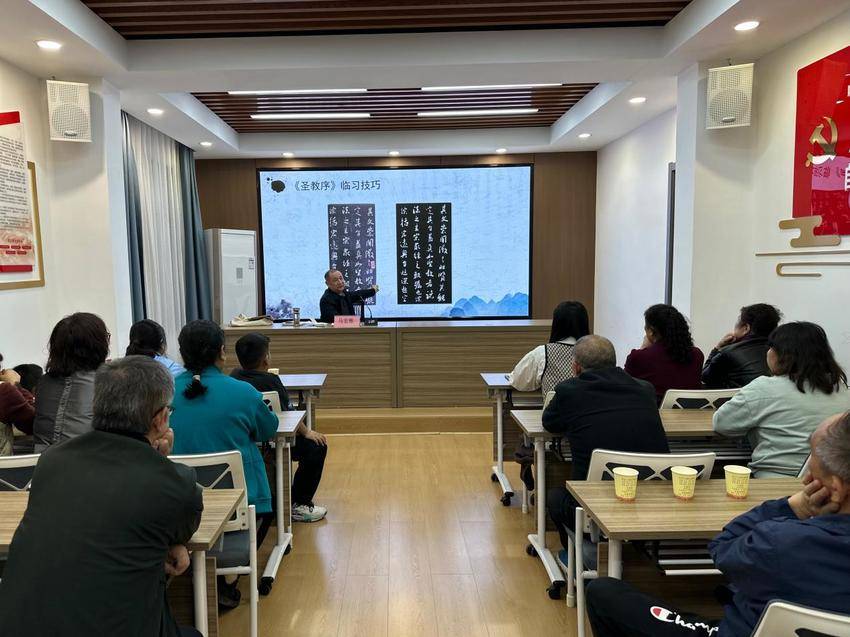 现场示范教练     课堂互动踊跃黄石港区书法艺术进社区暨区文艺夜校第八期培训活动成功举行.docx