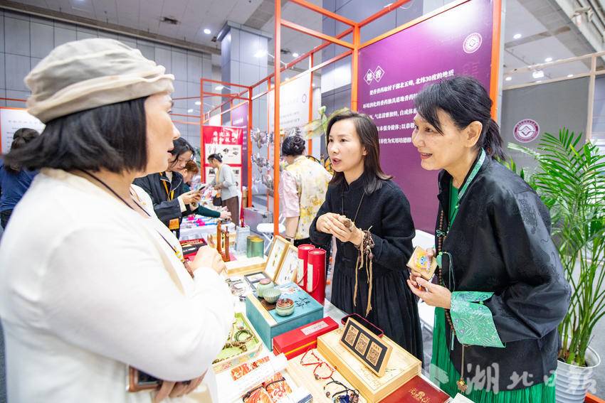100个湖北非遗项目集中亮相武展 - 湖北日报新闻客户端