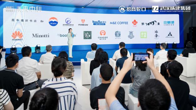 招商蛇口·武汉城建未来中心首批商家成功签约，运动公园正式开工启动！.docx