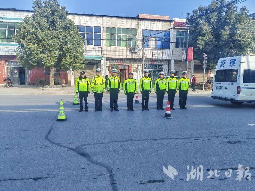 元旦坚守护畅通 执法为民显担当——蕲春县交通运输综合执法大队圆满完成元旦假期执法保障任务(1).docx