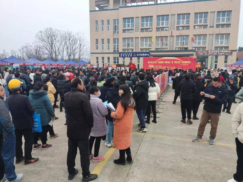 京山市宋河镇：“春风行动”火爆 点燃就业市场.docx