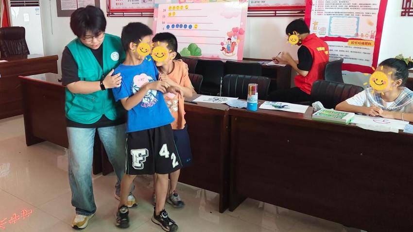社工筑防线·志愿伴成长——青少年健康安全守护行动.docx