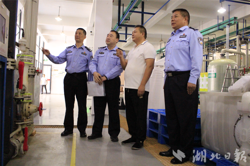 禁毒支队联合樊口派出所检查企业