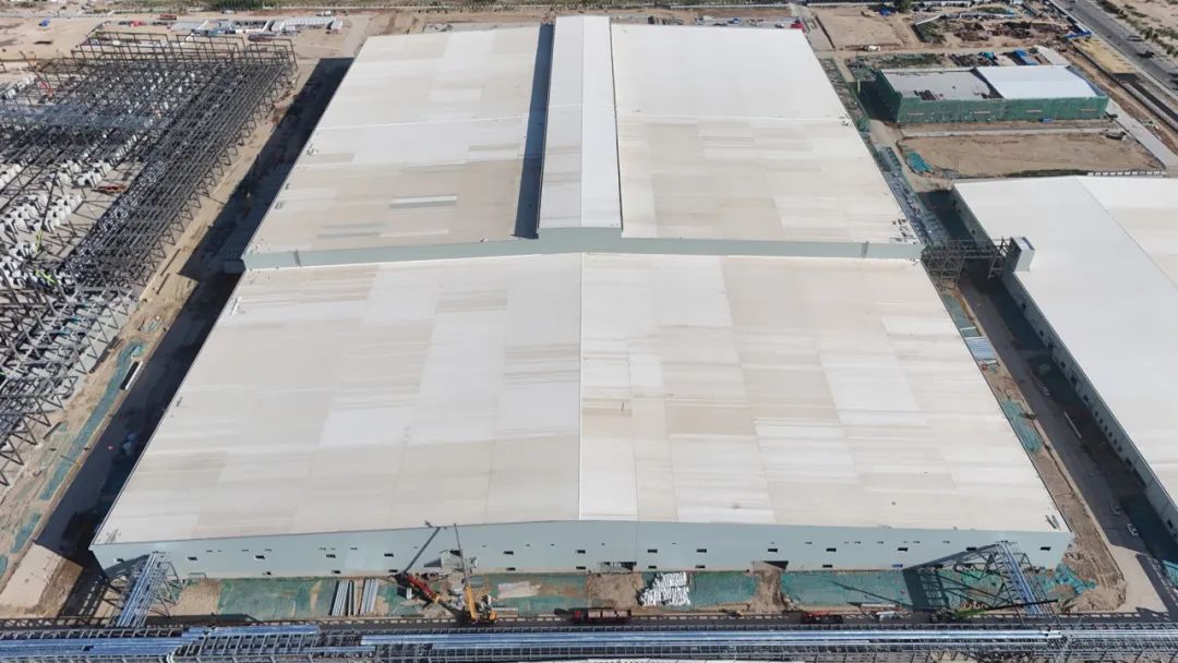 【一线传声】呼和浩特市新能源项目拉棒1车间具备生产设备进场条件.docx