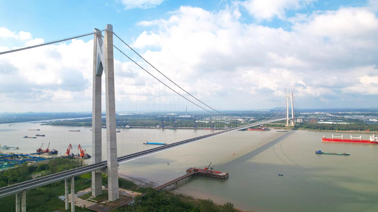 【交通强国】距离通车更近一步！南京仙新路过江通道完成荷载试验.docx