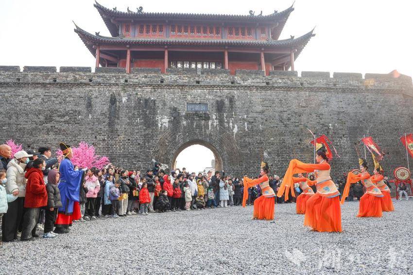 1.2西城街道：元旦文旅盛宴暖意浓 多方聚力守护平安年.docx