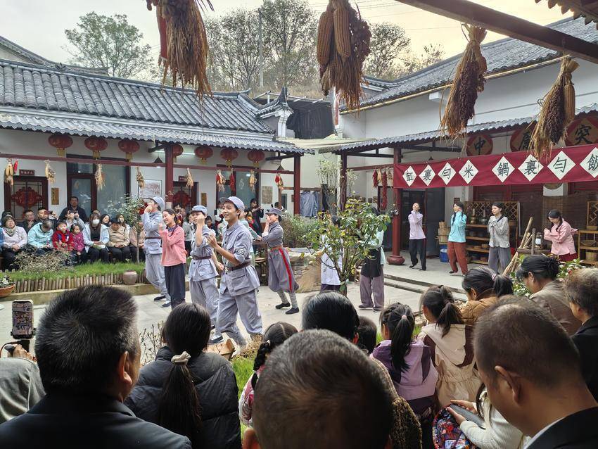 用好红色资源的大悟实践——记2025年湖北红色旅游季暨第三届“大别山上红旗飘”主题传播活动（图文）.docx