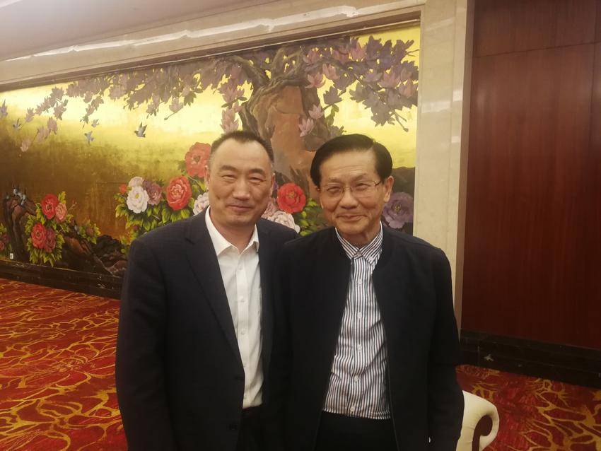 贺铿：桑梓情深，赤子丹心.doc