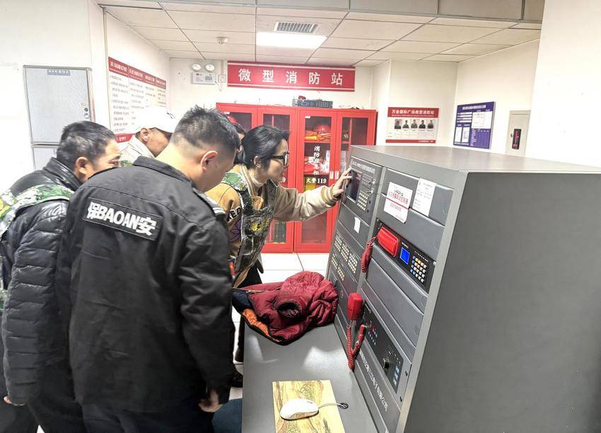 武昌区大东门社区：织密安全防护网 携手民兵开展夜间消防安全突击检查.docx