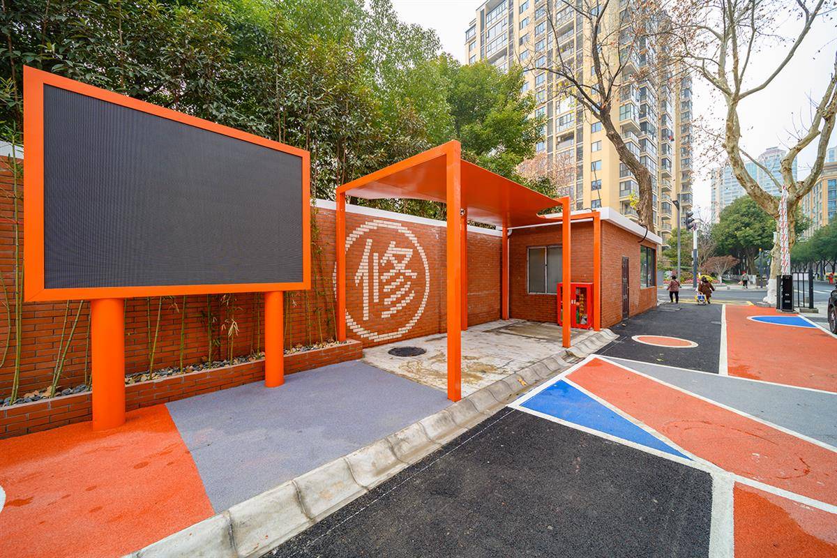 惠济路42号改造中，保留30多年修车铺。（通讯员 李扬 摄）