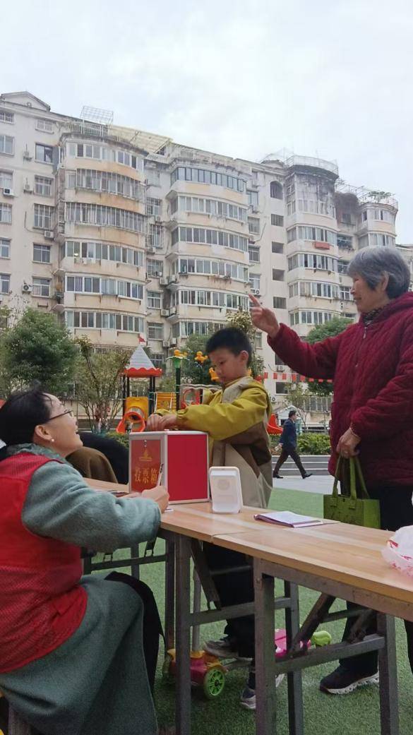 2025.10.29【美好丰润园】众志绘就家园新景，爱心铸就幸福之基【美好丰润园】众志绘就家园新景，爱心铸就幸福之基.docx