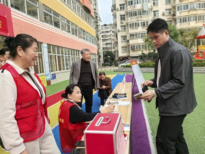 2025.10.29【美好丰润园】众志绘就家园新景，爱心铸就幸福之基【美好丰润园】众志绘就家园新景，爱心铸就幸福之基.docx