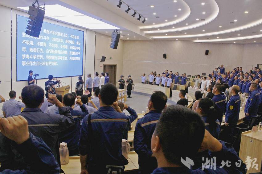 ▲铿锵誓言回荡会场，“健康生活”的种子深植人心