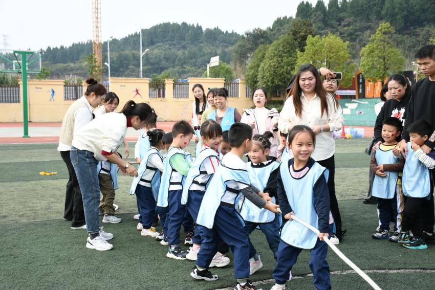 大班组亲子活动新闻稿.docx