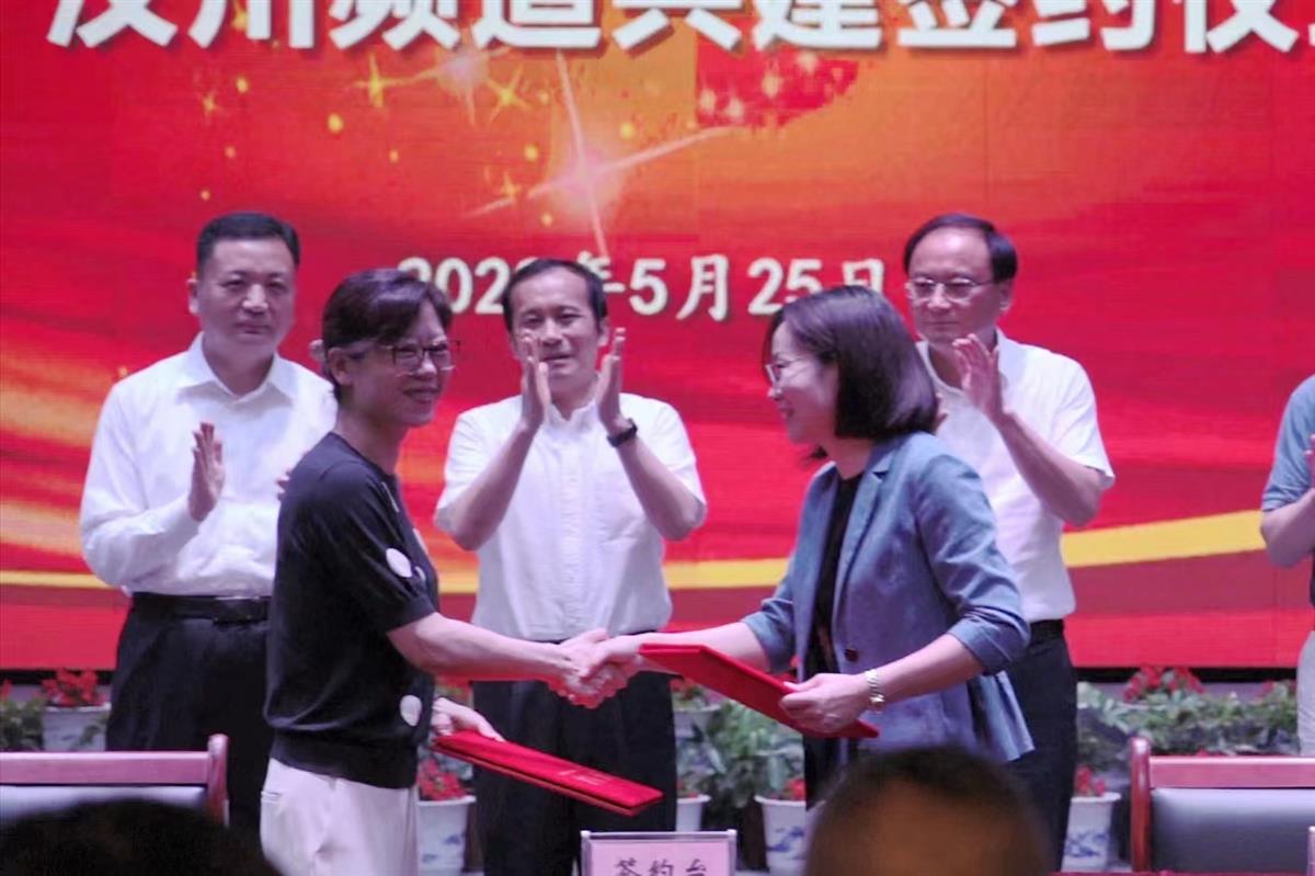 吕与黄.jpg