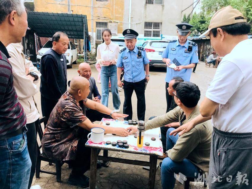 武穴警界英模黄烈强事迹搬上大银幕.doc