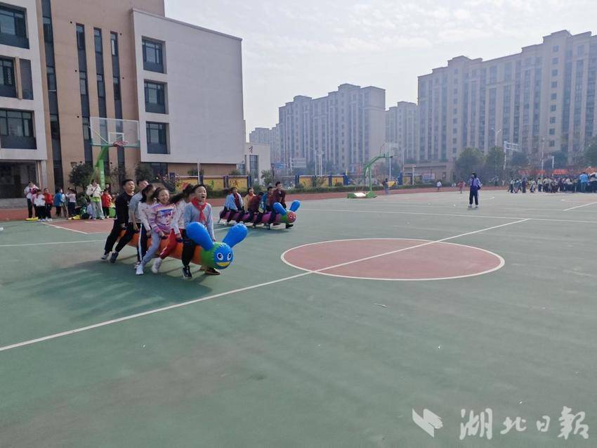 鄂州市杨叶镇白沙小学师生趣味运动会圆满举行.docx