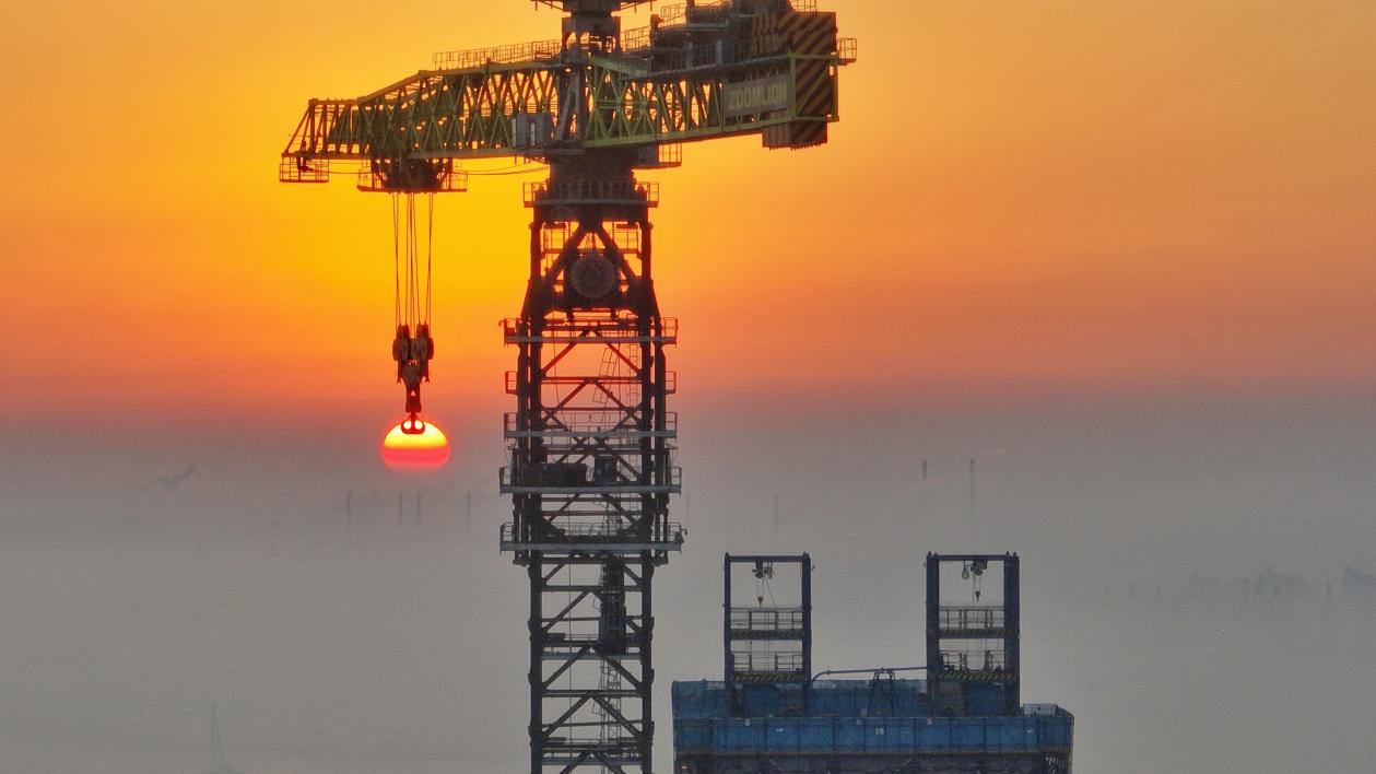 【特别策划】图见世界最高桥塔，沐浴日光拔节长高.docx