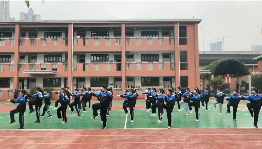 武汉市汉阳这所高中不以分数内卷.docx